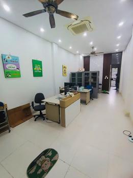 Cho thuê nhà Nguyễn Văn Lộc 50m x 7 tầng thông sàn thang máy 26tr 0903409888