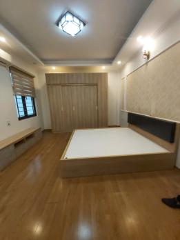 Bán nhà gần Cầu Am - Vạn Phúc, dân xây, full nội thất, sân - cổng riêng, có chỗ gửi xe ô tô