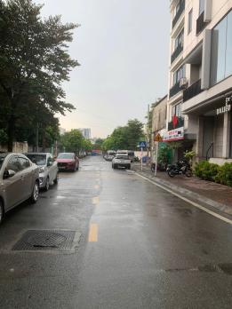 Bán Đất tặng nhà phố ÁI Mộ, Long Biên 60m  MT 4,2m giá 12,5 ty oto, KD