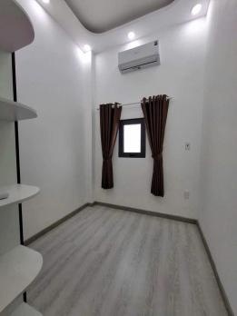 Bán Gấp Nhà Hẻm Huỳnh Tấn Phát Q7, 32m2, 2 Tầng, Giá Hời Chỉ 2.9 Tỷ, Sổ Hồng