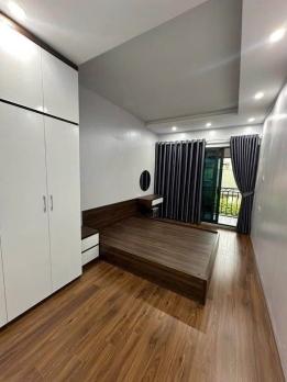 Bán nhà tập thể Khương Trung, Thanh Xuân, nhà đẹp full nội thất, ban công thoáng sáng, gần ô tô