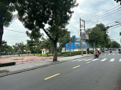 Nhỉnh 12 tỷ sở hữu MTKD sầm uất Nguyễn Văn Quá 100m2 ngang 4.1m 4 lầu gần chợ Cây Sộp.