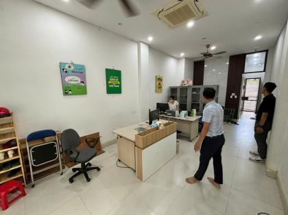 Cho thuê nhà Dịch vụ Mỗ Lao 50m x 7 tầng thông sàn thang máy 26tr 0903409888