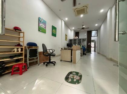 Cho thuê nhà Dịch vụ Mỗ Lao 50m x 7 tầng thông sàn thang máy 26tr 0903409888
