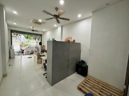 Cho thuê nhà Dịch vụ Mỗ Lao 50m x 7 tầng thông sàn thang máy 26tr 0903409888