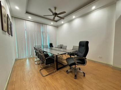 Cho thuê nhà Dịch vụ Mỗ Lao 50m x 7 tầng thông sàn thang máy 26tr 0903409888