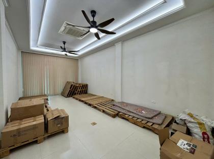 Cho thuê nhà Dịch vụ Mỗ Lao 50m x 7 tầng thông sàn thang máy 26tr 0903409888