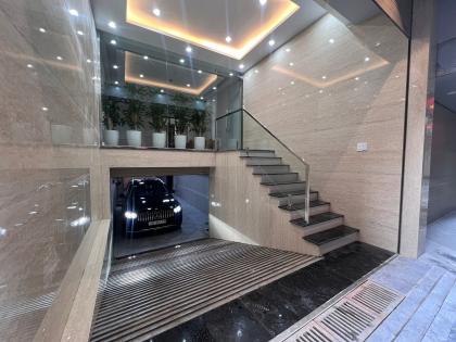 Bán tòa văn phòng Nguyễn Khang, Cầu Giấy, 9 tầng thang máy, hầm để xe ô tô, 75m2, 35 tỷ.