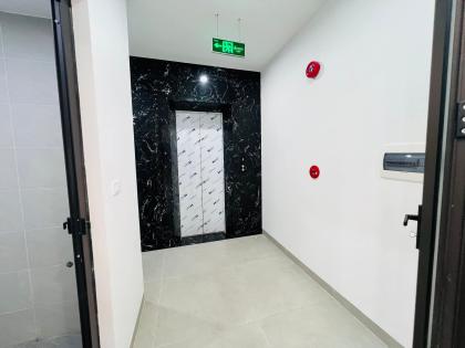 Bán tòa văn phòng Nguyễn Khang, Cầu Giấy, 9 tầng thang máy, hầm để xe ô tô, 75m2, 35 tỷ.
