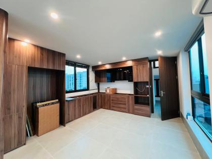 Bán tòa văn phòng Nguyễn Khang, Cầu Giấy, 9 tầng thang máy, hầm để xe ô tô, 75m2, 35 tỷ.