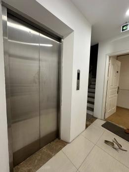 Bán Nhà Mặt Phố Quảng Khánh Tây Hồ 172m2-6T MT20m LÔ GÓC 160 Tỷ Có Thương Lượng.