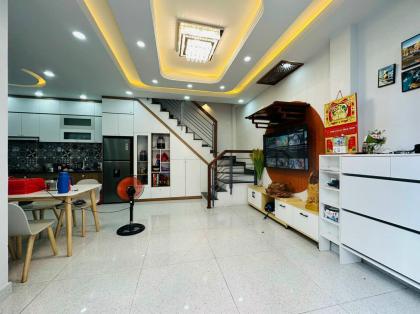 ĐỊNH CƯ Bán Nhà Đẹp 2 Tầng Xe Hơi Tránh Trần Quang Diệu, 38m2, 6.2 Tỷ