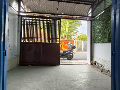 SIÊU HOT NGAY THỊ TRẤN HÓC MÔN 2 TẦNG BTCT MỚI TINH, DTSD 100M2. MẶT TIỀN NHỰA 8M THÔNG KINH DOANH