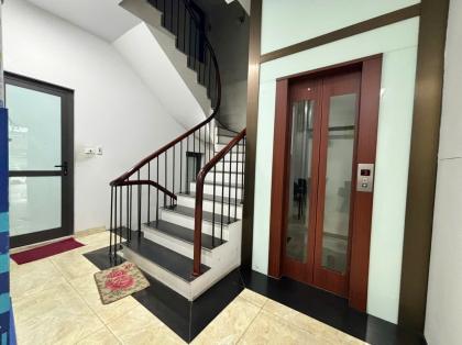 Cho thuê Liền kề VOV Mễ Trì 120m x 4 tầng 1 hầm thang máy 50tr 0903409888