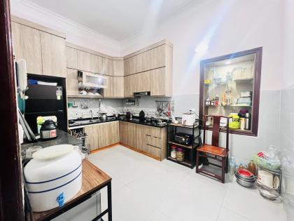 Bán nhà ngõ 10 Láng Hạ, diện tích 57m x 3 tầng, mặt tiền 5m, giá 13.6 tỷ.