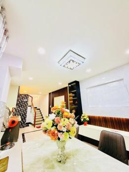 Nhà Đẹp giá mềm Quận 10 – 1 Trệt 2 Lầu, Sổ Hồng Riêng, Chỉ 5.28 Tỷ