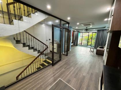 Cho thuê LK Phùng Khoang 70m x 5 tầng thông sàn thang máy 26tr 0903409888