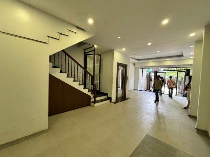 Cho thuê LK Phùng Khoang 70m x 5 tầng thông sàn thang máy 26tr 0903409888