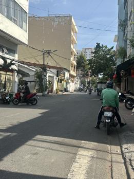 Gần mặt tiền khu VIP Bàu Cát DT 20m2 Nhà 2 tầng giá 2,3 tỷ.