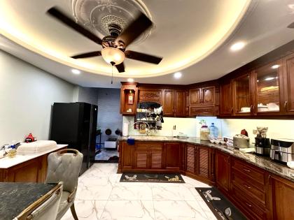 Nhà đẹp 5 tầng Khu Bàu Cát DT 102m2 ô tô ngủ nhà giá 16 tỷ.
