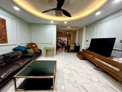 Nhà đẹp 5 tầng Khu Bàu Cát DT 102m2 ô tô ngủ nhà giá 16 tỷ.