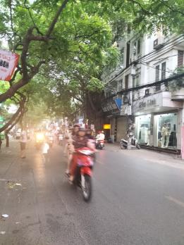 CHO THUÊ NHÀ MẶT PHỐ ĐƯỜNG HOÀNG HOA THÁM, TÂY HỒ, CÓ VỈA HÈ