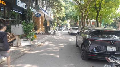 Bán Nhà Phố Dịch Vọng Hậu Cầu Giấy 165m2-9T MT10m Vỉa Hè 105 Tỷ Có Thương Lượng.