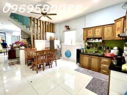 Nhà đối diện AEON Tân Phú kế ĐHCT 70 m² 3 pn chỉ 5tỷXX hẻm oto