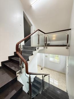 CẦN BÁN BIỆT THƯ CĂN ĐÔI GÓC – KDC VEN SÔNG – TÂN PHONG, QUẬN 7 – 258m² (15 x 18) – HẦM + 5 TẦNG – 2 MẶT THOÁNG