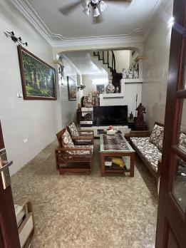 Bán nhà ngõ 50/18 Võng Thị, diện tích 87m x 3 tầng, mặt tiền 5.6m, giá 19 tỷ.