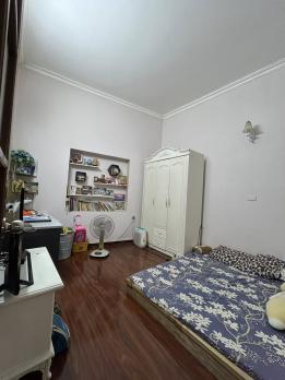 Bán nhà ngõ 50/18 Võng Thị, diện tích 87m x 3 tầng, mặt tiền 5.6m, giá 19 tỷ.