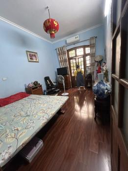Bán nhà ngõ 50/18 Võng Thị, diện tích 87m x 3 tầng, mặt tiền 5.6m, giá 19 tỷ.
