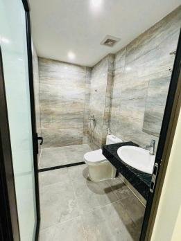 Cho thuê nhà MỚI ĐẸP KĐT Văn Khê 80m x 5 tầng thông sàn 26tr 0903409888