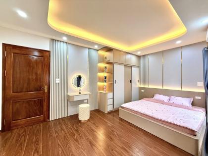 Siêu phẩm Thịnh Quang, Đống Đa, 7 tầng thang máy mới full nội thất, mặt tiền rộng, gần ô tô