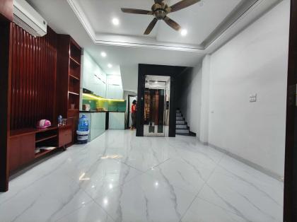 Cho thuê nhà nguyên căn Vĩnh Phúc, Ba Đình, nhà mới đẹp, thang máy, gần ô tô, gia đình, nhóm…