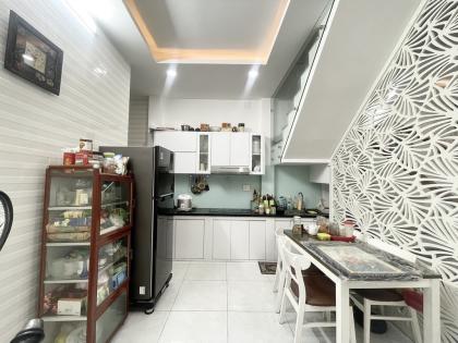 CMT 8 - THÔNG BỜ KÈ HOÀNG SA, 4.4x10, 4 tầng BTCT, sáng bừng Ngã Tư Bảy Hiền.