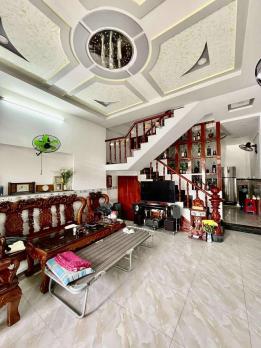 NHÀ 2 TẦNG BTCT MỚI TINH NGANG LỚN GẦN 5M. 54M2 GẦN SIÊU THỊ METRO. GIÁ RẺ CHỈ 3.X TỶ TL