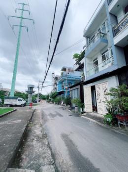 BÁN NHÀ Q.TÂN PHÚ – NGUYỄN SƠN – SÁT CHUNG CƯ PHÚ THẠNH – GIÁP THOẠI NGỌC HẦU + Hẻm nhựa 10m thông thoáng – ô tô né nhau