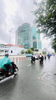 Quận 1 - Gấp bán nhà đất TPHCM, giá rẻ, hẻm xe ô tô