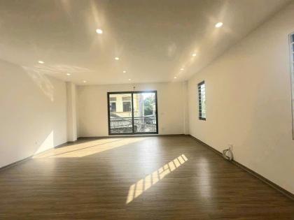 HOT. BÁN NHÀ VŨ XUÂN THIỀU SÀI ĐỒNG, LÔ GÓC, Ô TÔ TRÁNH, GA RA Ô TÔ, THANG MÁY, GIÁ TỐT
