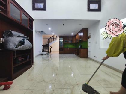 Cho thuê nhà Đội Cấn, Diện tích 66m x5 tầng, mặt tiền5m, giá 19 triệu
