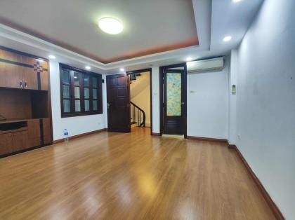 Cho thuê nhà Đội Cấn, Diện tích 66m x5 tầng, mặt tiền5m, giá 19 triệu
