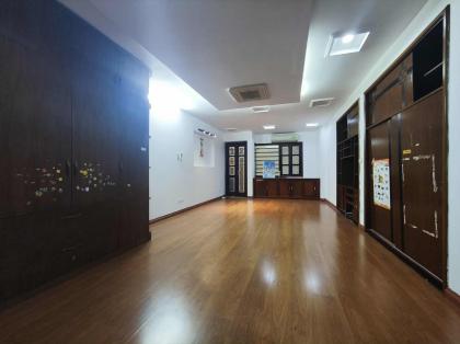Cho thuê nhà Đội Cấn, Diện tích 66m x5 tầng, mặt tiền5m, giá 19 triệu