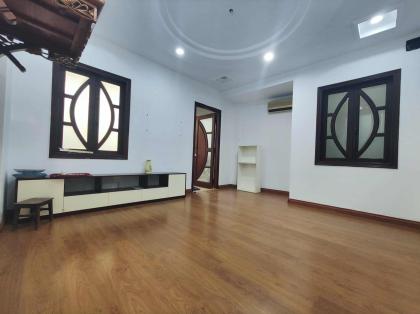 Cho thuê nhà Đội Cấn, Diện tích 66m x5 tầng, mặt tiền5m, giá 19 triệu