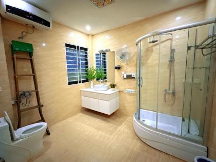 Bán nhà ngõ 165 Dương Quảng Hàm, diện tích 40m x 6 tầng, mặt tiền 4.8m, giá 11,5 tỷ