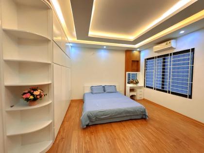 Bán nhà ngõ 165 Dương Quảng Hàm, diện tích 40m x 6 tầng, mặt tiền 4.8m, giá 11,5 tỷ