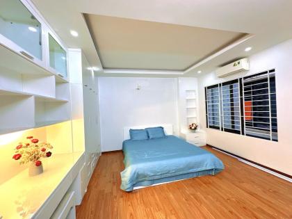 Bán nhà ngõ 165 Dương Quảng Hàm, diện tích 40m x 6 tầng, mặt tiền 4.8m, giá 11,5 tỷ