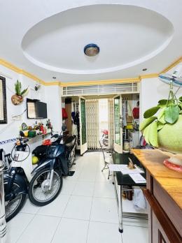 BÁN NHÀ 2 MẶT HẺM LẠC LONG QUÂN 6M – SÁT MT QUẬN 11 – CHỈ 4 TỶ + Lạc Long Quân, Q.11 (gần Đầm Sen). + DT 23m²
