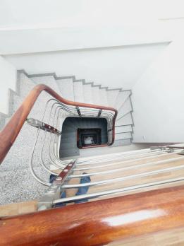 Bán nhà phố Đội Cấn, Ba Đình, ô chờ thang máy, 10m ra mặt phố