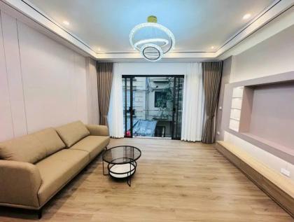 BÁN NHÀ VŨ ĐỨC THẬN, Ô TÔ VAO NHÀ, TẶNG NỘI THẤT LONG LANH, GẦN PHỐ, 6 TẦNG, CHỈ 7.X  TỶ